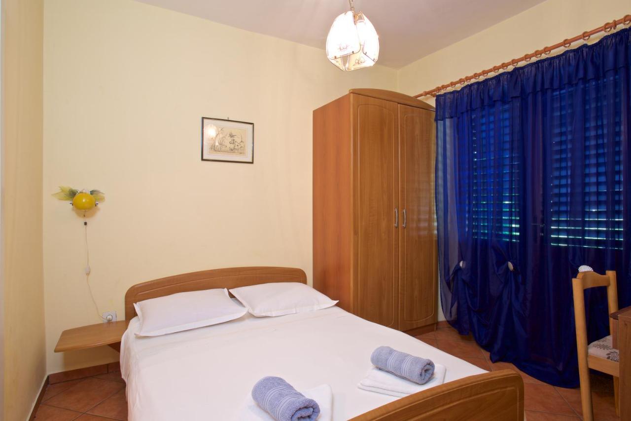 Apartments Vinka Jelsa  Exterior photo
