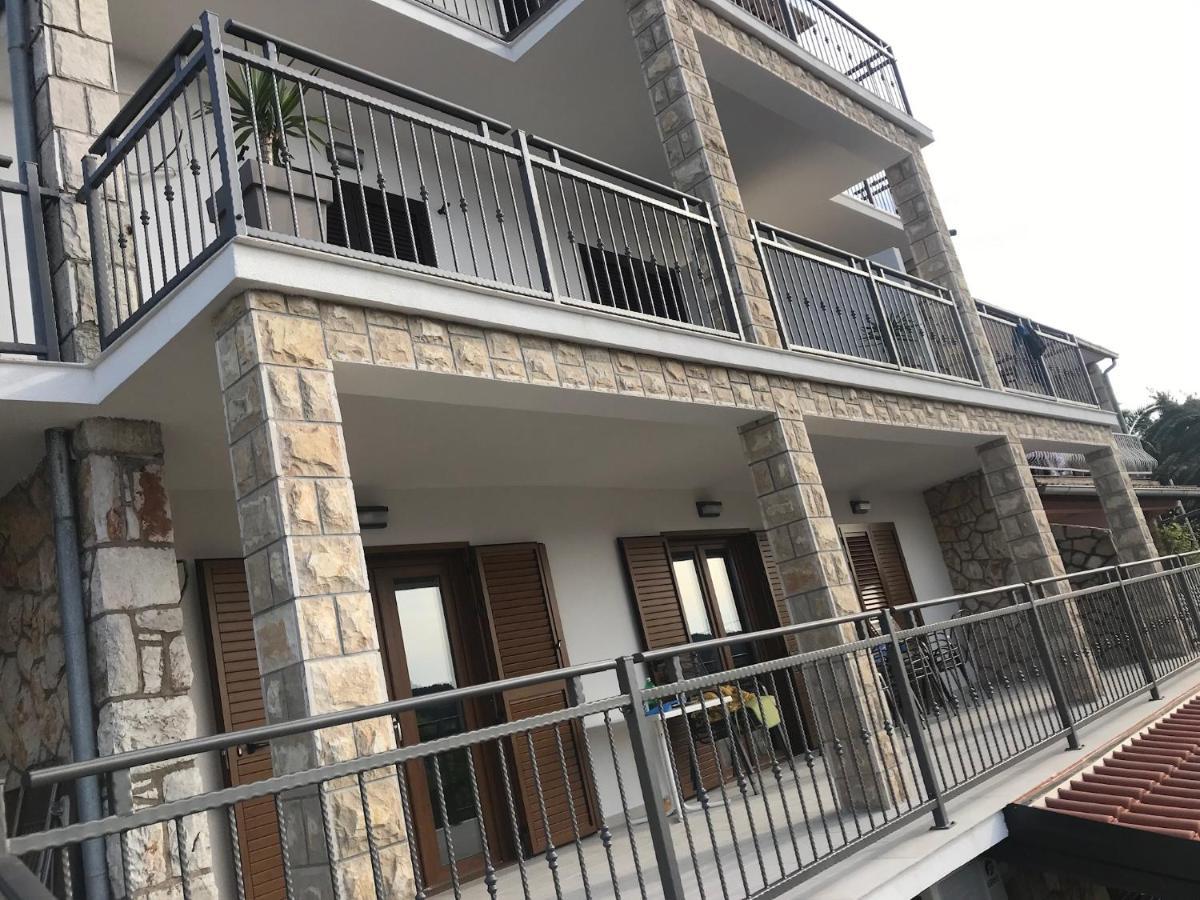 Apartments Vinka Jelsa  Exterior photo